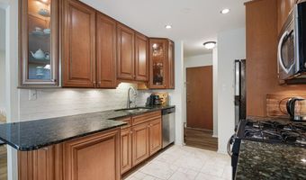 2604 N Windsor Dr 207, Arlington Heights, IL 60004