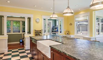 586 B St, Ashland, OR 97520