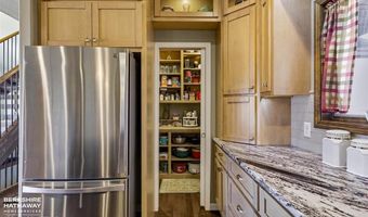 17 Patriot Dr, Cody, WY 82414