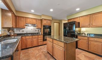 14 Hampton Ct, Algonquin, IL 60102