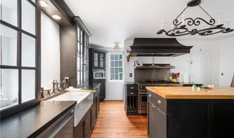 16 School St, North Smithfield, RI 02896