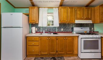 709 Waugh Branch Rd, Barboursville, WV 25504