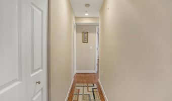 4193 S FOUR MILE RUN Dr 202, Arlington, VA 22204