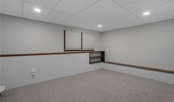 40 Red Oak Dr, Coventry, RI 02816