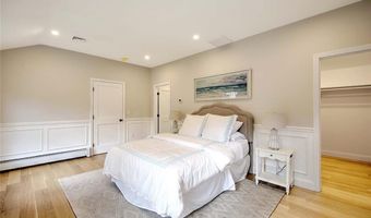 1 Cheshire Dr, Barrington, RI 02806