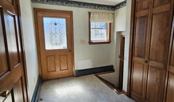713 Mcgrath Pond Rd, Belgrade, ME 04917