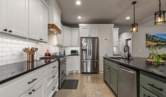 11 Epping Dr, Bella Vista, AR 72714