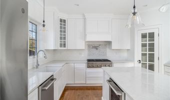 74 Cardinal Rd, Cranston, RI 02921