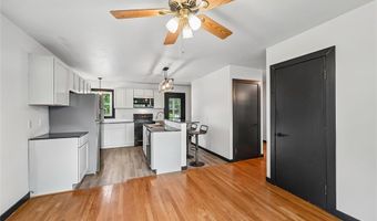 203 E 4th St, Anamosa, IA 52205