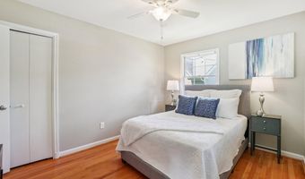 2647 S KENT St, Arlington, VA 22202