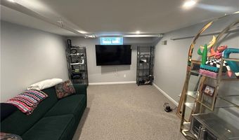 50 Grandview Ave, Lincoln, RI 02865