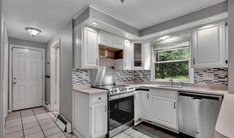 2 Sequoia Dr, Cromwell, CT 06416