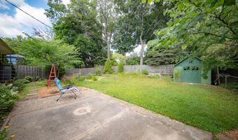 2104 S Circle Dr, Ann Arbor, MI 48103