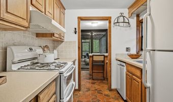 4 Lantern Ln, Bedford, MA 01730