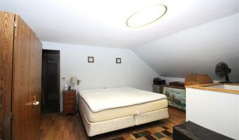 878 County Line Rd, Amityville, NY 11701