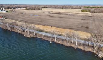 39 W Shore Rd, Alburgh, VT 05440
