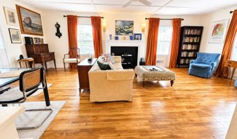 26 Knoll Crest Ln, Bennington, VT 05201