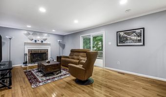 1128 HALESWORTH Dr, Rockville, MD 20854