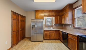 907 E Hunt St, Adrian, MI 49221
