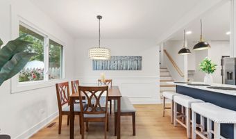 1942 Trail Ridge St, Arlington Heights, IL 60004