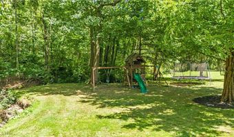 292 Summerhill Dr, Aurora, OH 44202