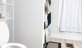 122 Whitney St, Auburn, ME 04210