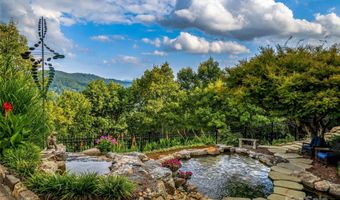 10 Beaverbrook Ct, Asheville, NC 28804