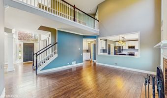 8 GEORGETOWN Ct, Algonquin, IL 60102