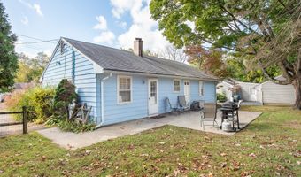 194 Bear Paw Rd, Bridgeport, CT 06606