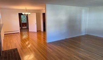 27 Lincoln Cir W 27, Andover, MA 01810