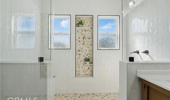 2111 S Bronson Ave, Los Angeles, CA 90018