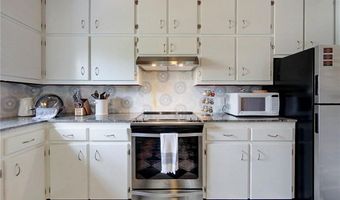 28 Narragansett Ave 1, Newport, RI 02840