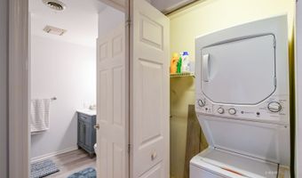 7673 Woodmere Dr 27, Athens, OH 45701