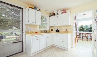 39 Franks Neck Rd, Narragansett, RI 02882