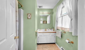 1 Guernsey Rd, Brookfield, CT 06804