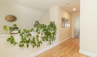 2 Iris Ct, Cromwell, CT 06416