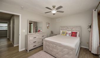 270 E Skyline Dr, Ballwin, MO 63011