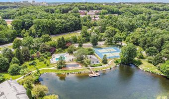 624 Peninsula Ct, Ann Arbor, MI 48105