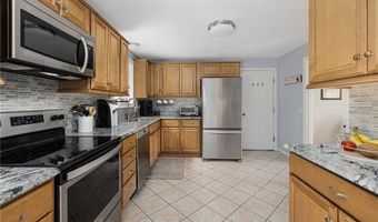 24 Cobblestone Ter, Coventry, RI 02816