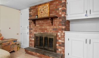 325 Shady Hill Dr, East Greenwich, RI 02818