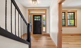 1991 SE 2ND St, Astoria, OR 97103
