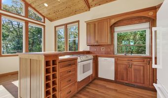307 Hillcrest St, Ashland, OR 97520