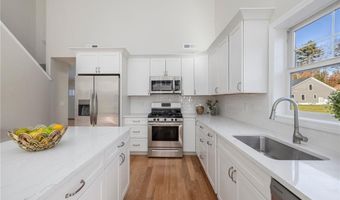 42 Overlook Ln, Glocester, RI 02814