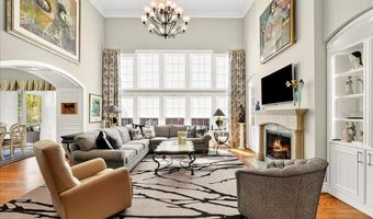 295 Meadowbrook Country Club Est, Ballwin, MO 63011