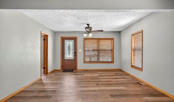 134 W College St, Aurora, MO 65605