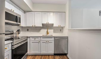 1001 N RANDOLPH St 212, Arlington, VA 22201