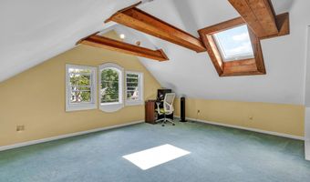 497 Maple Ave, Cheshire, CT 06410