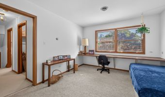 89 S Clarendon Ave, Addison, IL 60101