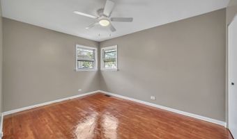 10 N ADAMS Dr, Addison, IL 60101