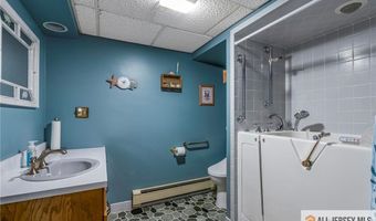 608 Raritan Ave, Atlantic Highlands, NJ 07716